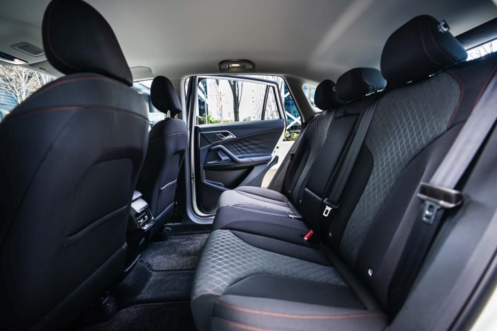 2025-MG-HS-rear-seats-720×480
